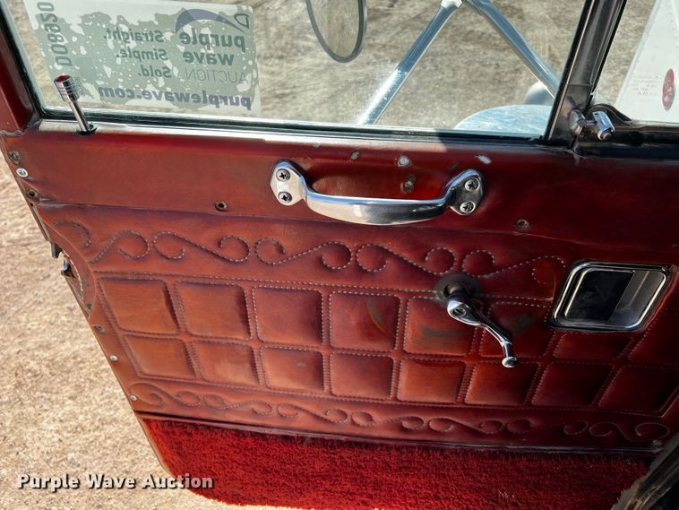 image for item DO8920 1984 Peterbilt 359  semi truck