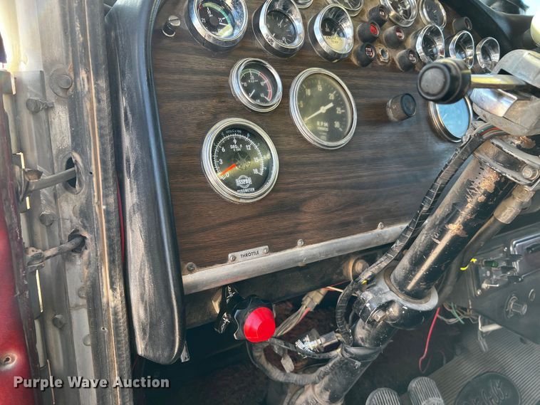 image for item DO8920 1984 Peterbilt 359  semi truck