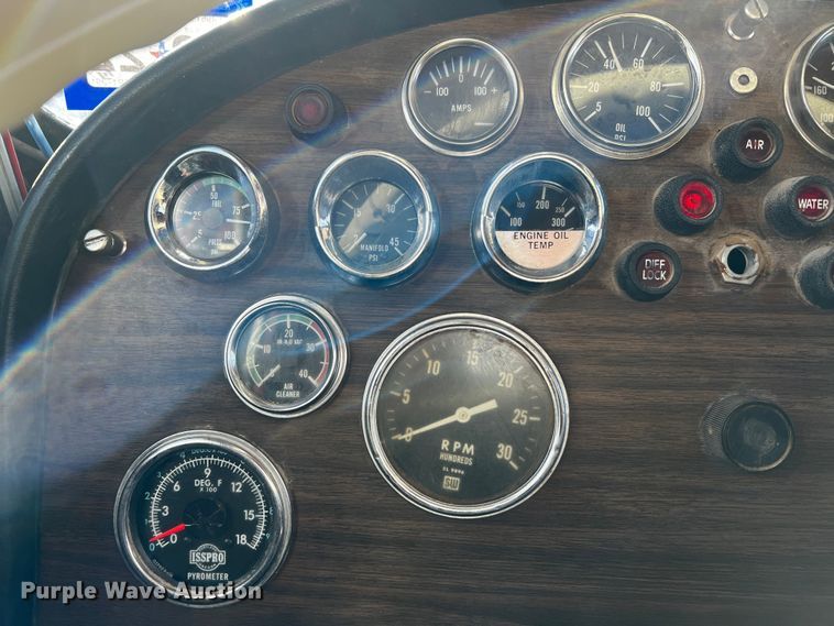 image for item DO8920 1984 Peterbilt 359  semi truck