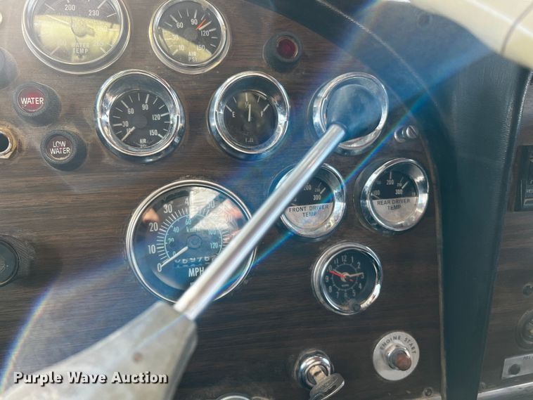 image for item DO8920 1984 Peterbilt 359  semi truck