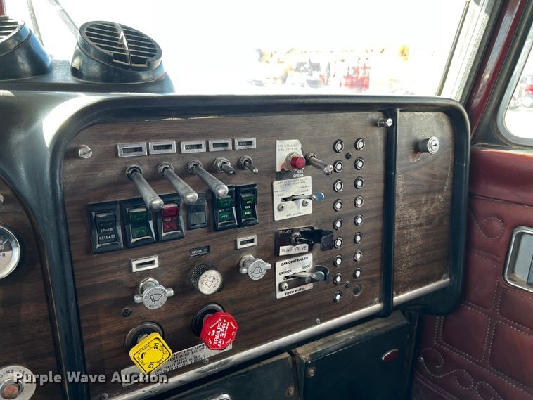 image for item DO8920 1984 Peterbilt 359  semi truck