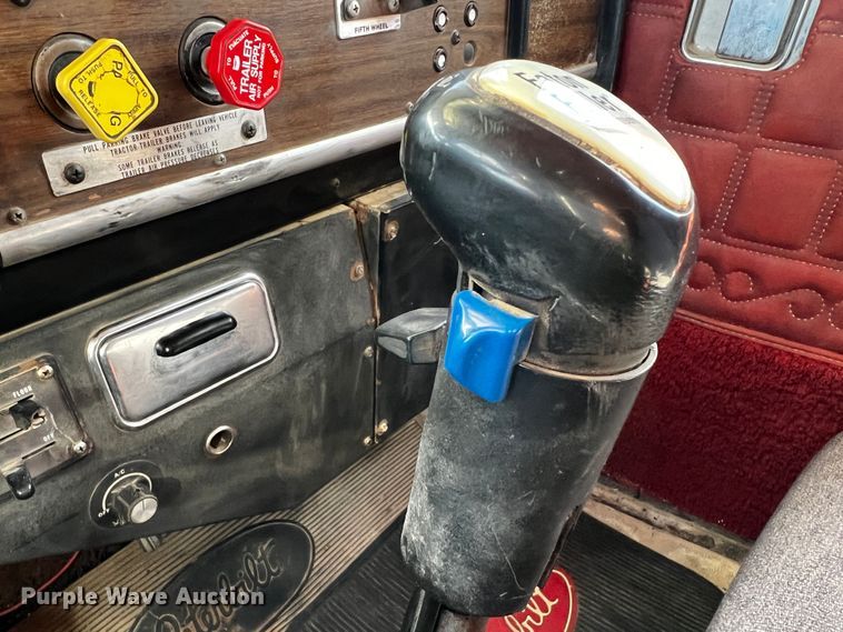 image for item DO8920 1984 Peterbilt 359  semi truck