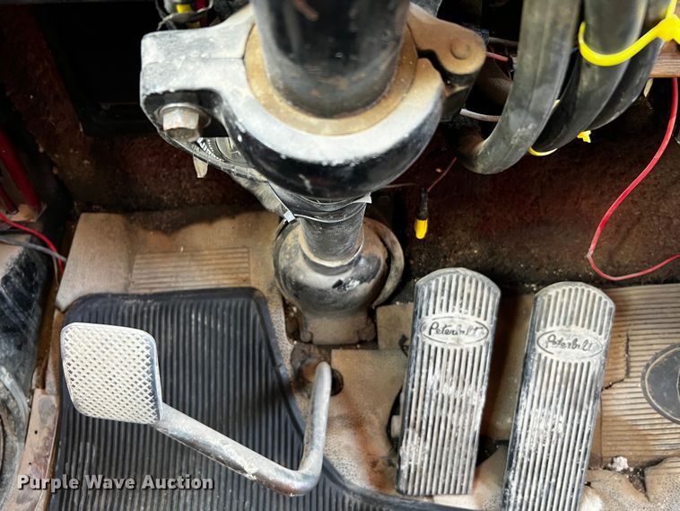 image for item DO8920 1984 Peterbilt 359  semi truck