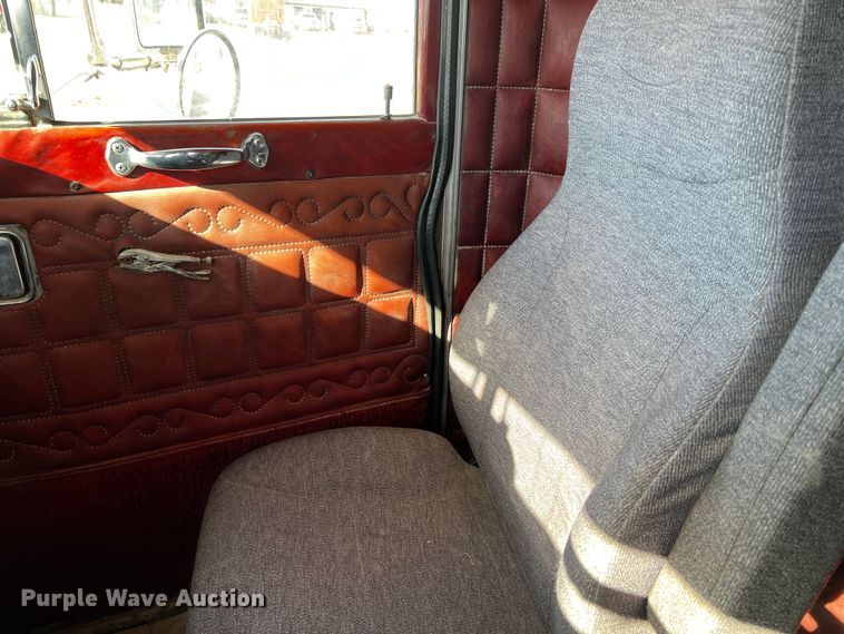 image for item DO8920 1984 Peterbilt 359  semi truck