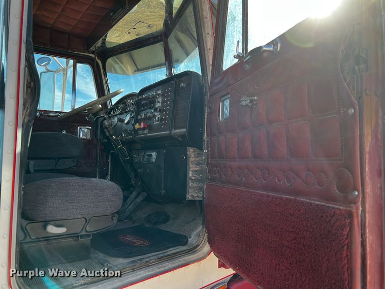 image for item DO8920 1984 Peterbilt 359  semi truck