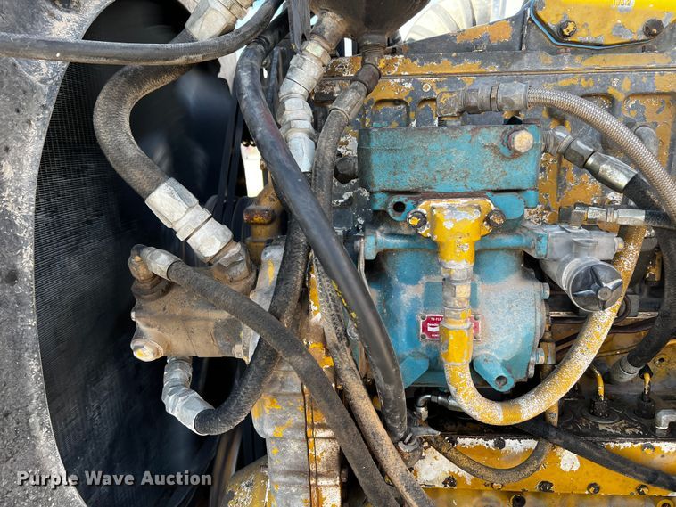 image for item DO8920 1984 Peterbilt 359  semi truck