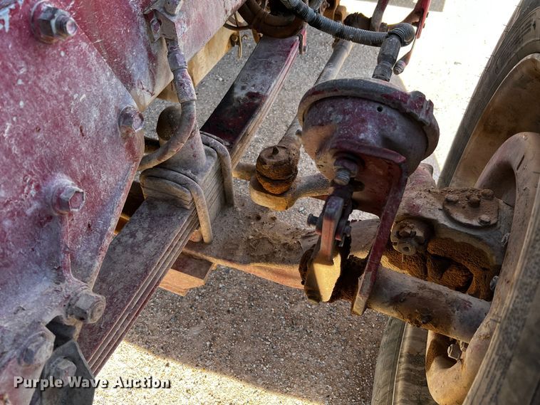 image for item DO8920 1984 Peterbilt 359  semi truck