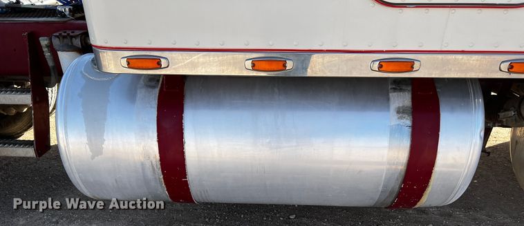 image for item DO8920 1984 Peterbilt 359  semi truck