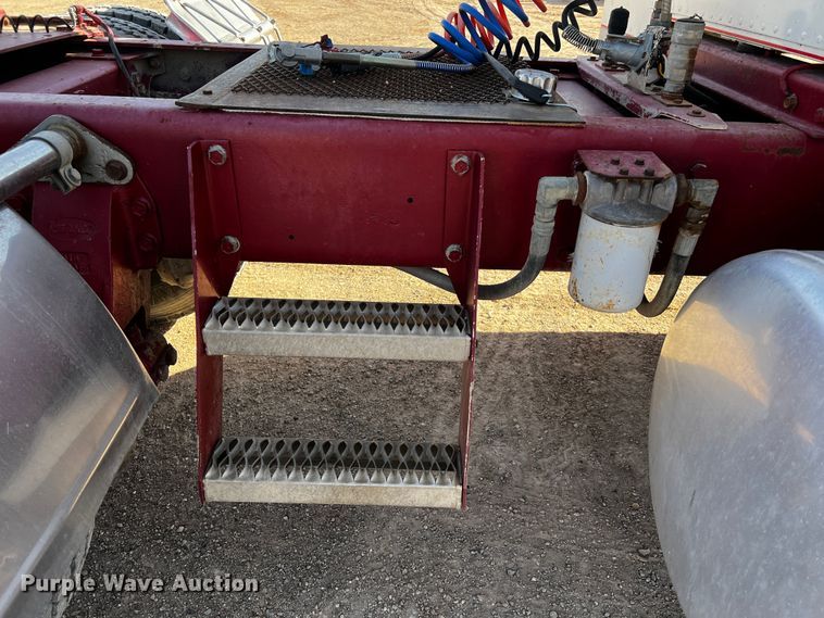 image for item DO8920 1984 Peterbilt 359  semi truck