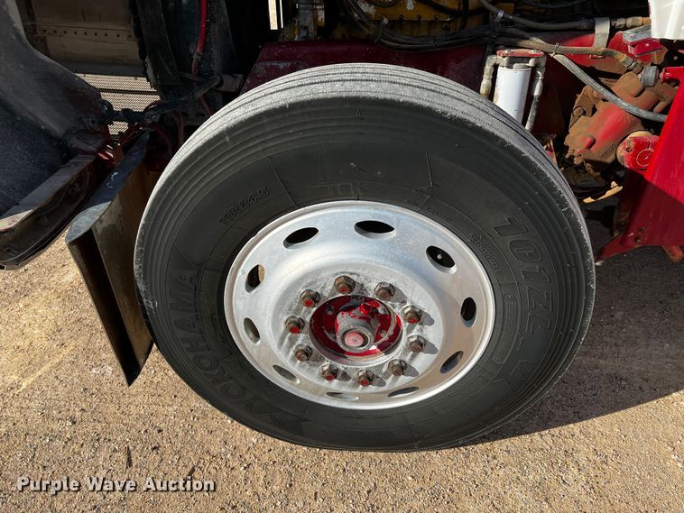 image for item DO8920 1984 Peterbilt 359  semi truck