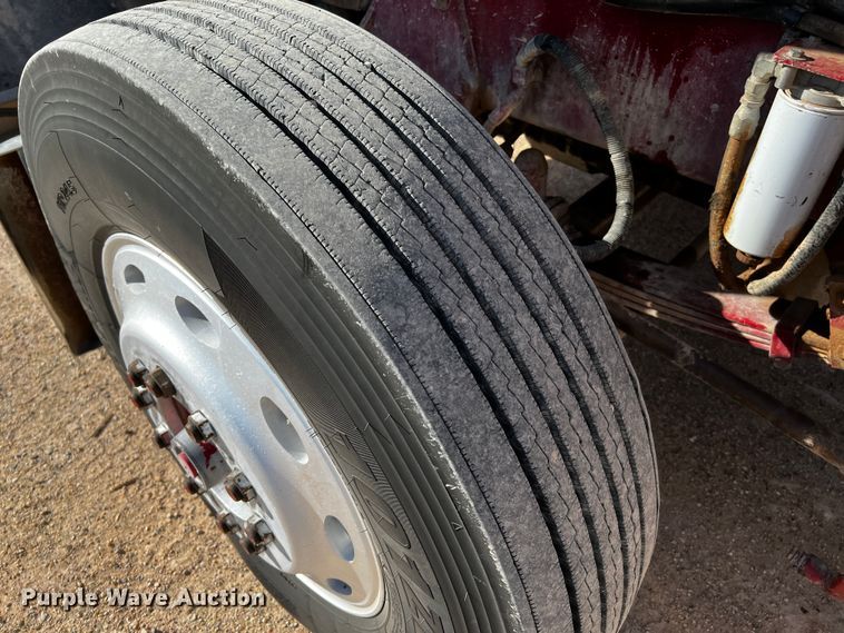 image for item DO8920 1984 Peterbilt 359  semi truck