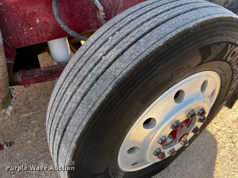 image for item DO8920 1984 Peterbilt 359  semi truck