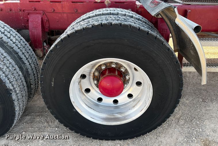 image for item DO8920 1984 Peterbilt 359  semi truck