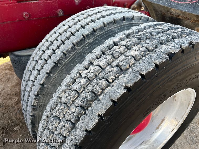 image for item DO8920 1984 Peterbilt 359  semi truck