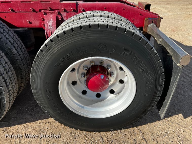 image for item DO8920 1984 Peterbilt 359  semi truck