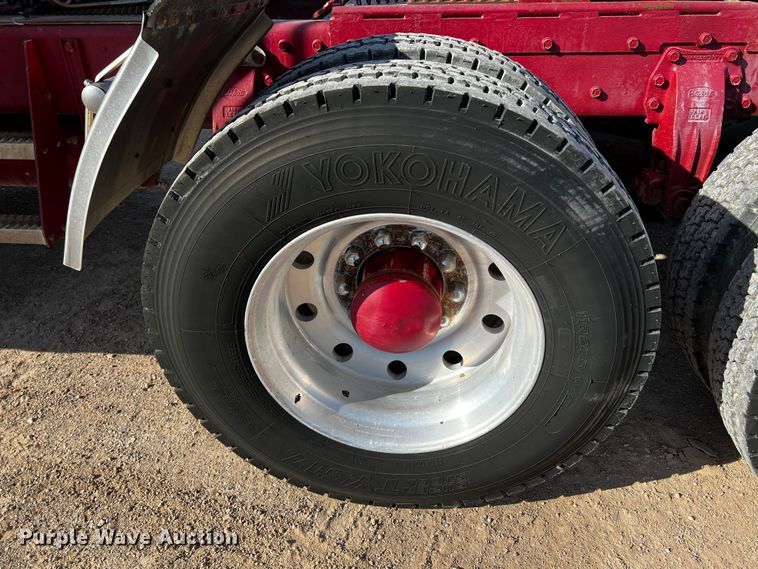 image for item DO8920 1984 Peterbilt 359  semi truck