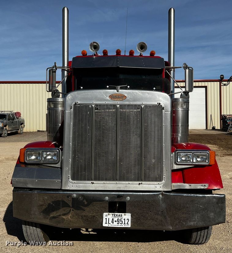 image for item DO8922 1987 Peterbilt 379  semi truck