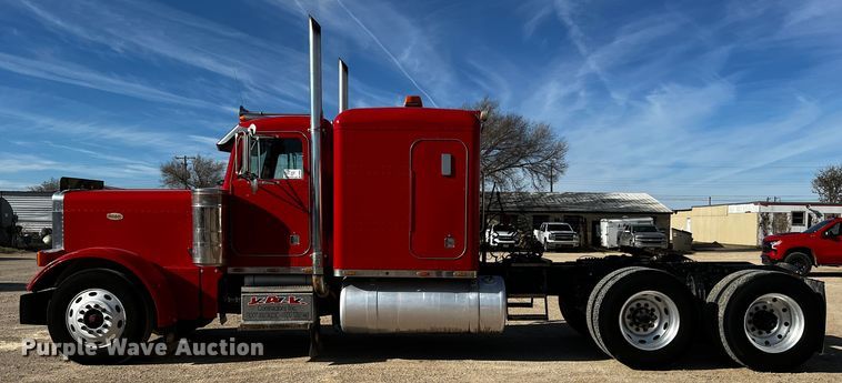 image for item DO8922 1987 Peterbilt 379  semi truck