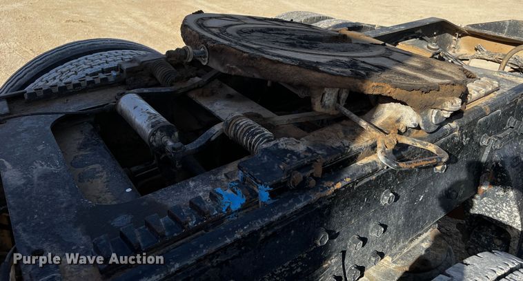 image for item DO8922 1987 Peterbilt 379  semi truck