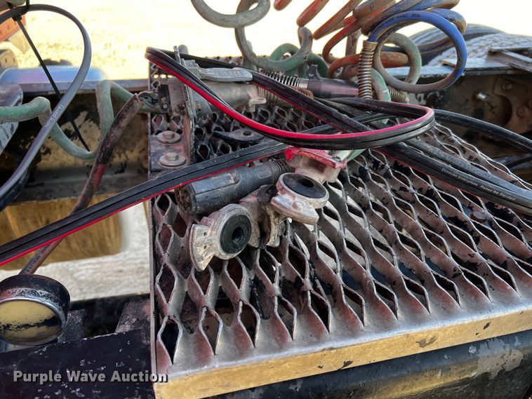 image for item DO8922 1987 Peterbilt 379  semi truck