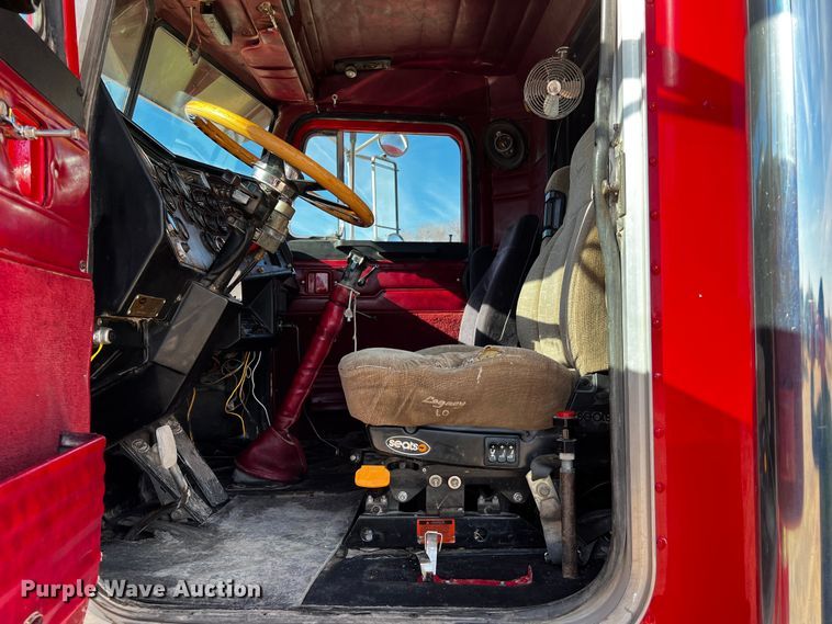 image for item DO8922 1987 Peterbilt 379  semi truck