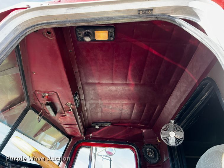 image for item DO8922 1987 Peterbilt 379  semi truck