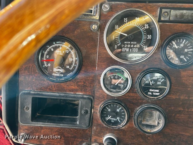 image for item DO8922 1987 Peterbilt 379  semi truck