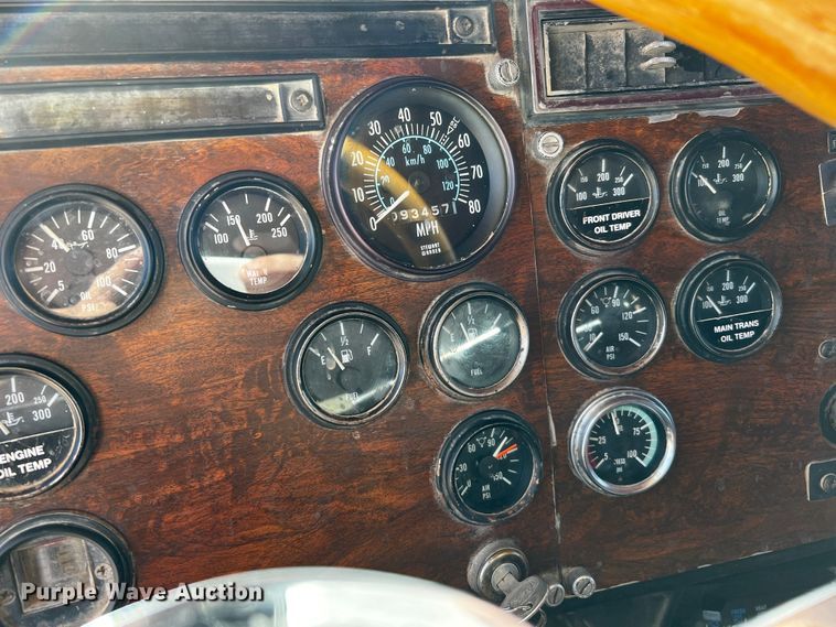 image for item DO8922 1987 Peterbilt 379  semi truck