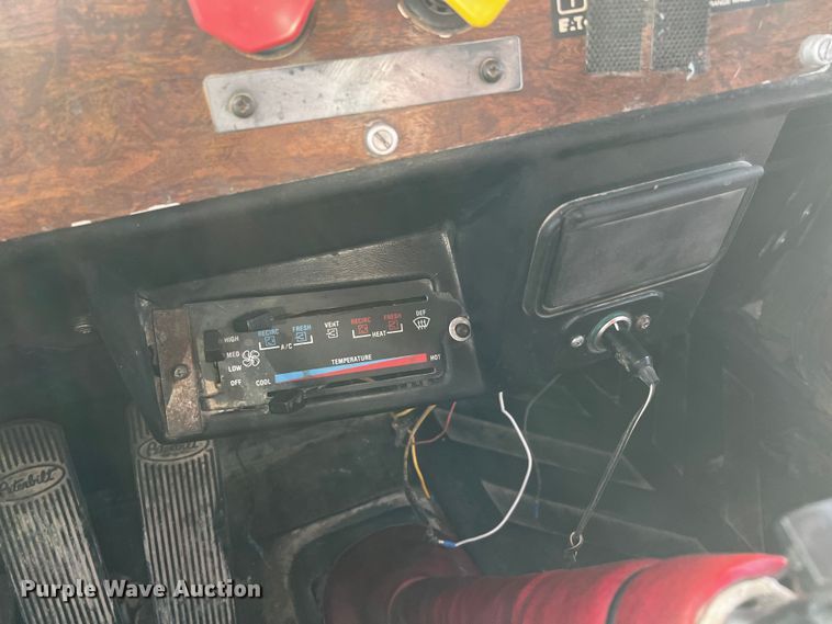 image for item DO8922 1987 Peterbilt 379  semi truck