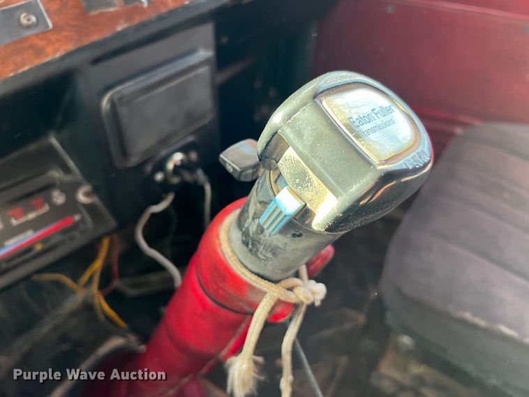 image for item DO8922 1987 Peterbilt 379  semi truck