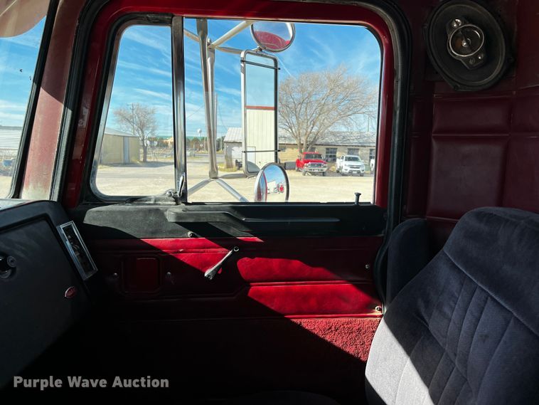 image for item DO8922 1987 Peterbilt 379  semi truck