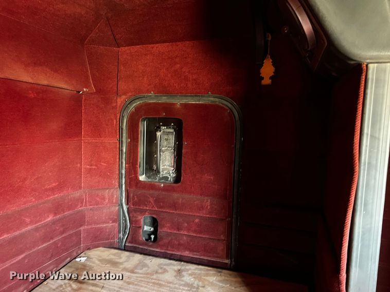 image for item DO8922 1987 Peterbilt 379  semi truck