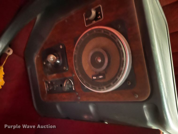 image for item DO8922 1987 Peterbilt 379  semi truck