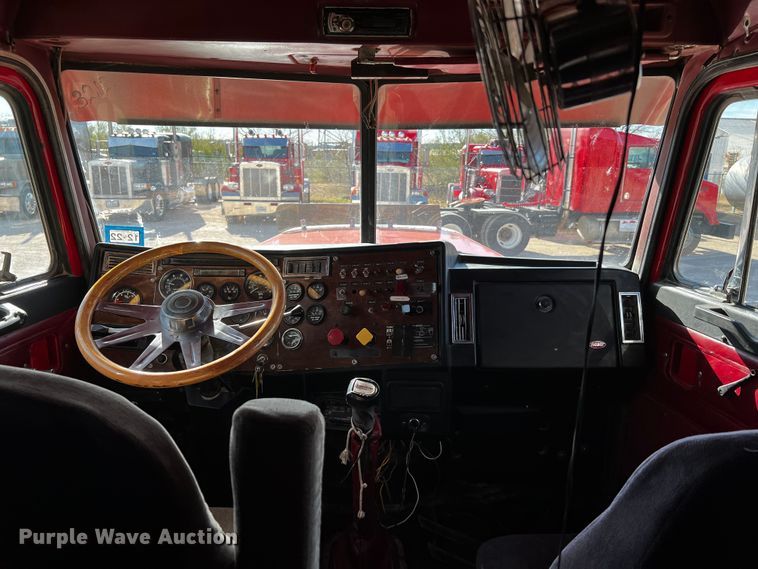 image for item DO8922 1987 Peterbilt 379  semi truck