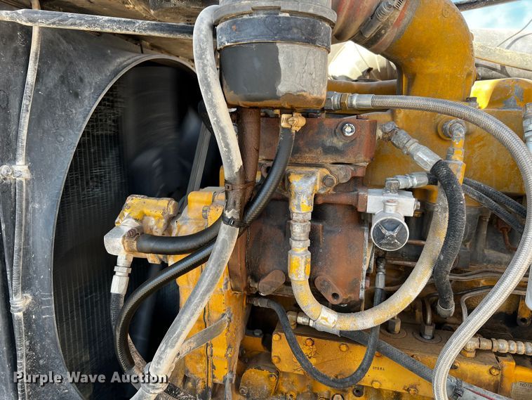 image for item DO8922 1987 Peterbilt 379  semi truck