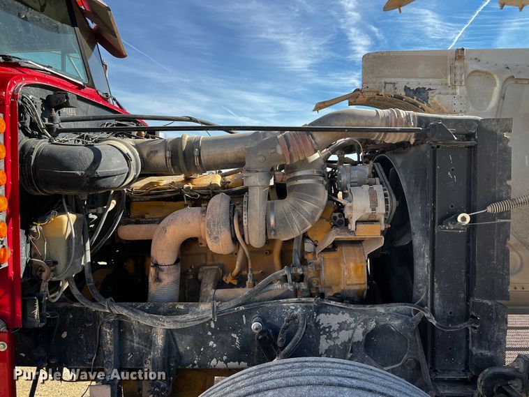 image for item DO8922 1987 Peterbilt 379  semi truck