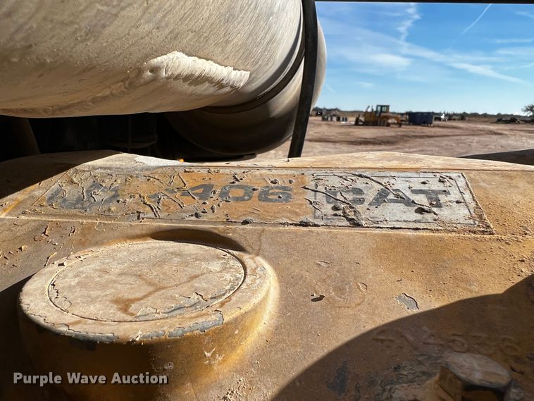 image for item DO8922 1987 Peterbilt 379  semi truck