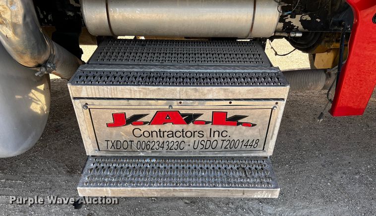 image for item DO8922 1987 Peterbilt 379  semi truck