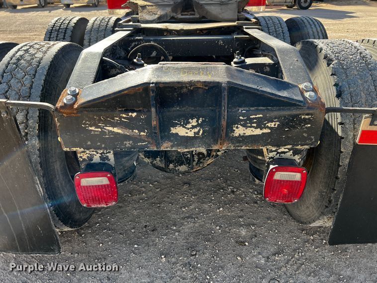 image for item DO8922 1987 Peterbilt 379  semi truck