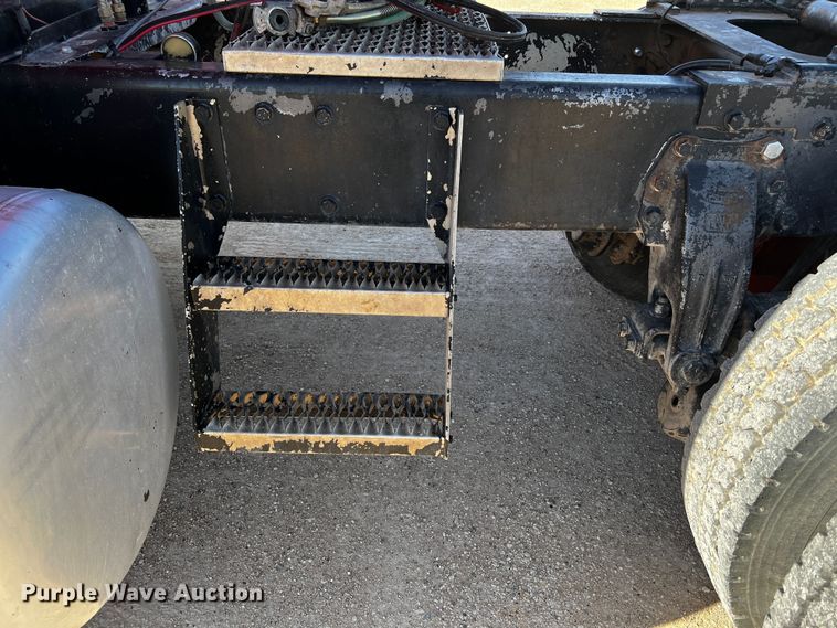 image for item DO8922 1987 Peterbilt 379  semi truck