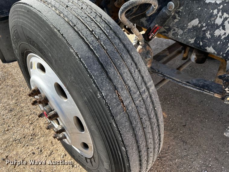 image for item DO8922 1987 Peterbilt 379  semi truck