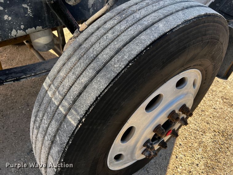 image for item DO8922 1987 Peterbilt 379  semi truck