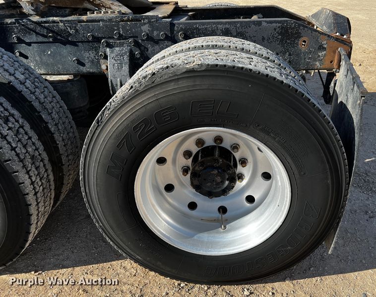 image for item DO8922 1987 Peterbilt 379  semi truck