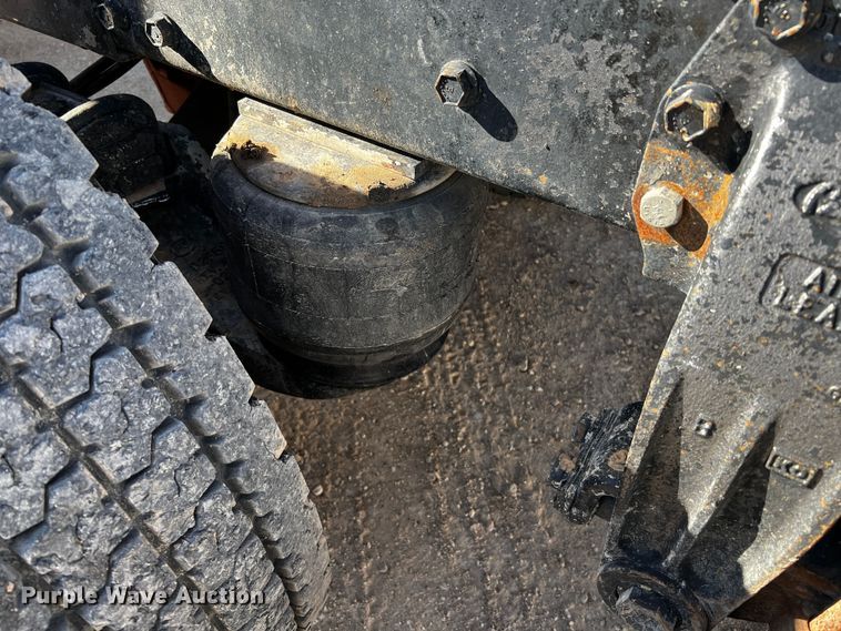 image for item DO8922 1987 Peterbilt 379  semi truck