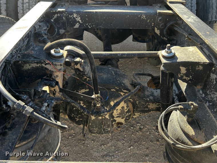 image for item DO8922 1987 Peterbilt 379  semi truck