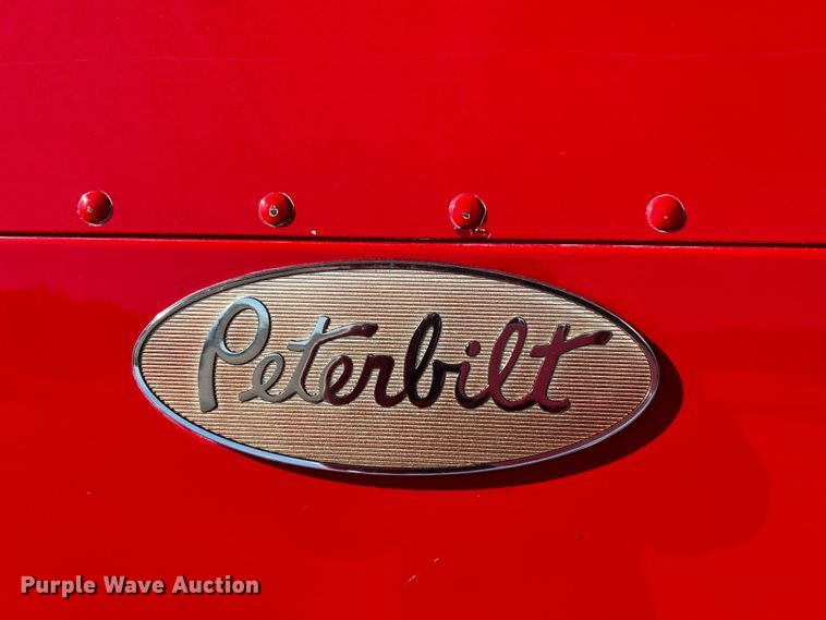 image for item DO8922 1987 Peterbilt 379  semi truck