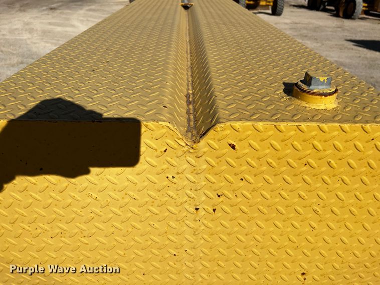 image for item DO8923 WG  fuel trailer