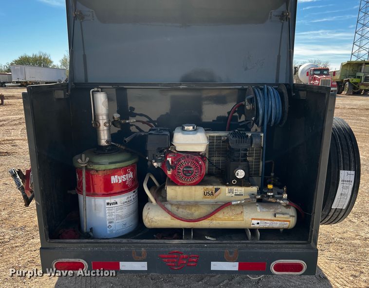 image for item DO8924 2020 Farm Boss FB990  fuel / lube trailer