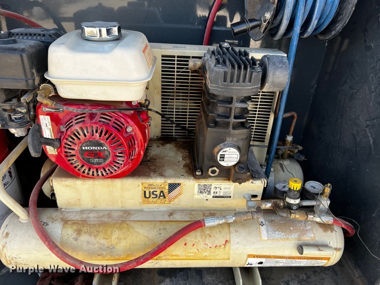 image for item DO8924 2020 Farm Boss FB990  fuel / lube trailer