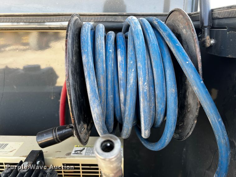 image for item DO8924 2020 Farm Boss FB990  fuel / lube trailer